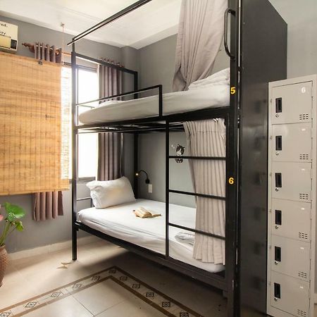 The Art - Vitamin Smiles Hostel Хошимин Экстерьер фото