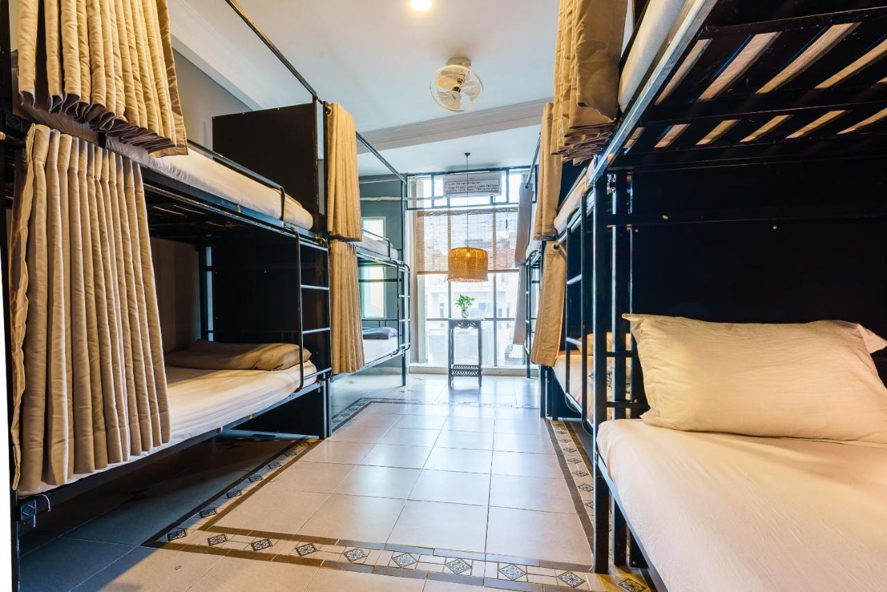 The Art - Vitamin Smiles Hostel Хошимин Экстерьер фото