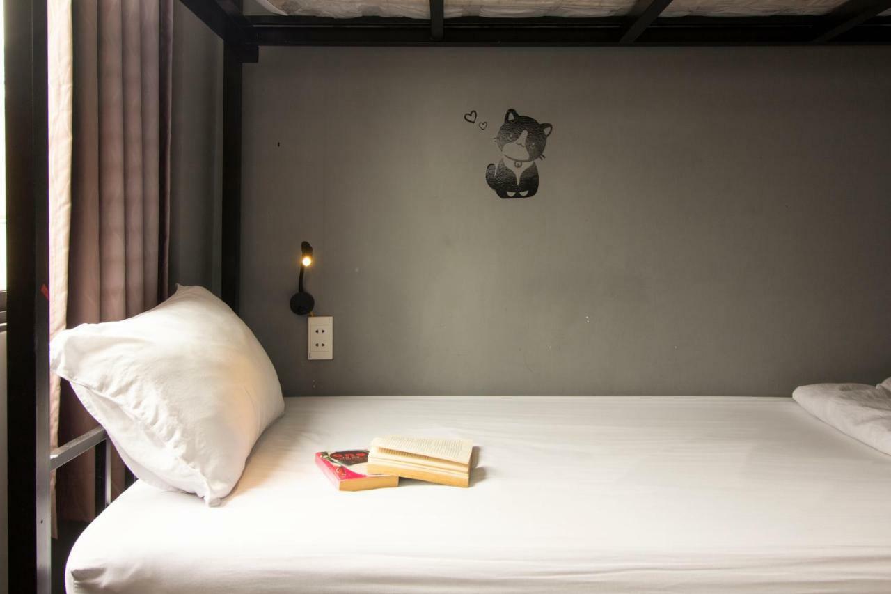 The Art - Vitamin Smiles Hostel Хошимин Экстерьер фото
