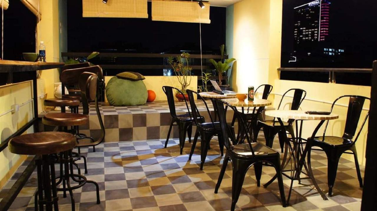 The Art - Vitamin Smiles Hostel Хошимин Экстерьер фото
